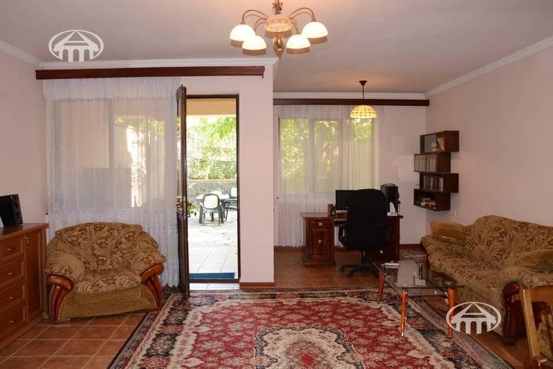 House · 3 rooms · 170 m² · Arabkir