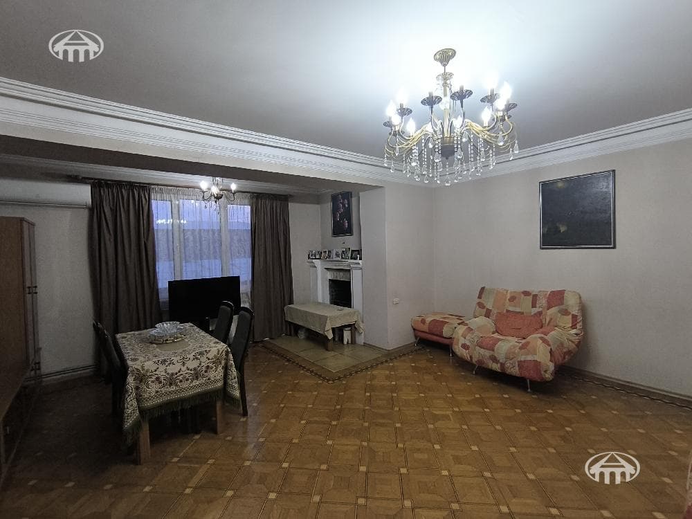 Квартира · 4 комн. · 193 м² · Аджапняк