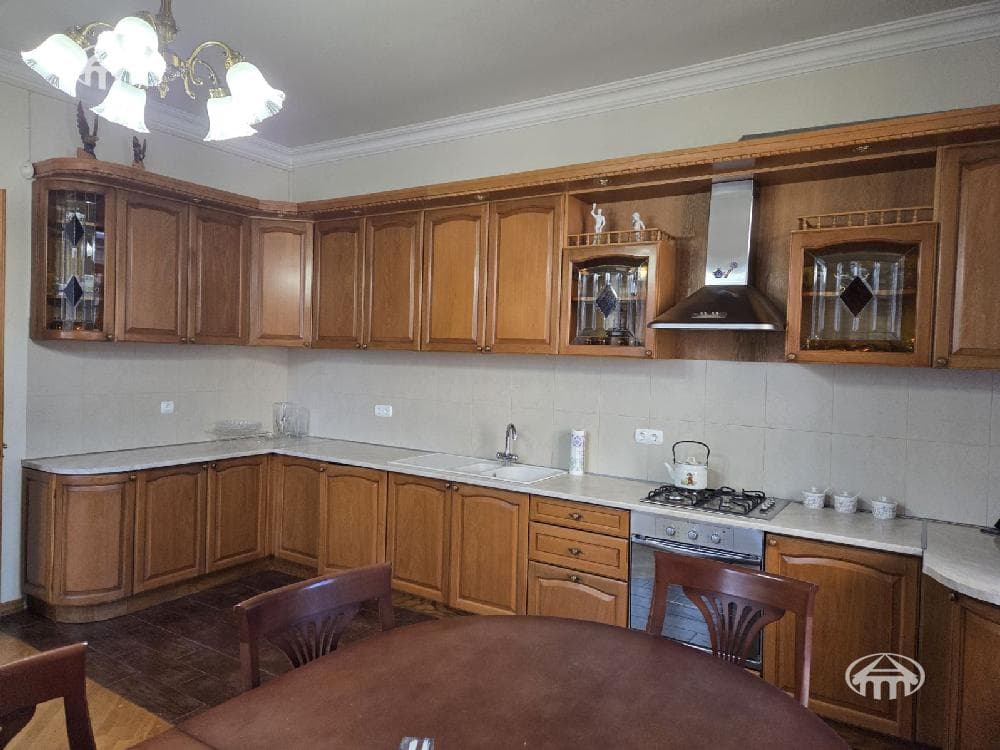 Дом · 6 комн. · 540 м² · Арабкир