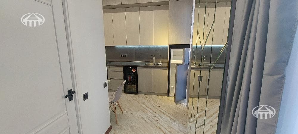 Թաունհաուս · 9 սեն. · 348 մ² · Զովունի