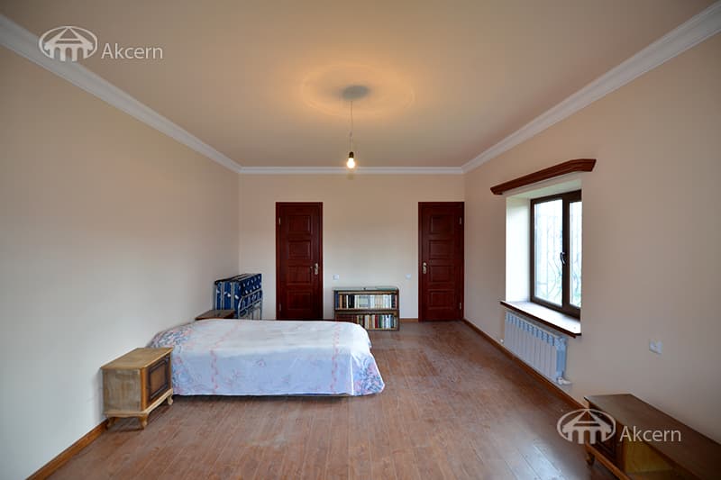 Загородный дом · 5 комн. · 249 м² · Раздан