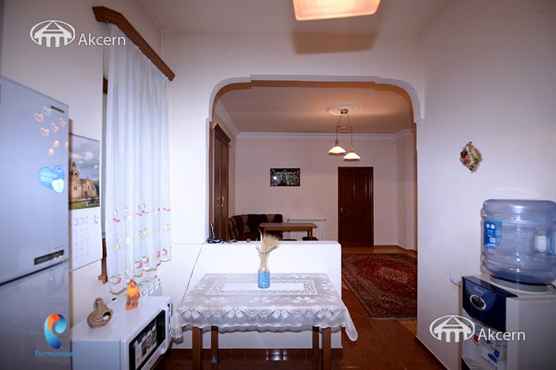 House · 3 rooms · 90 m² · Kentron
