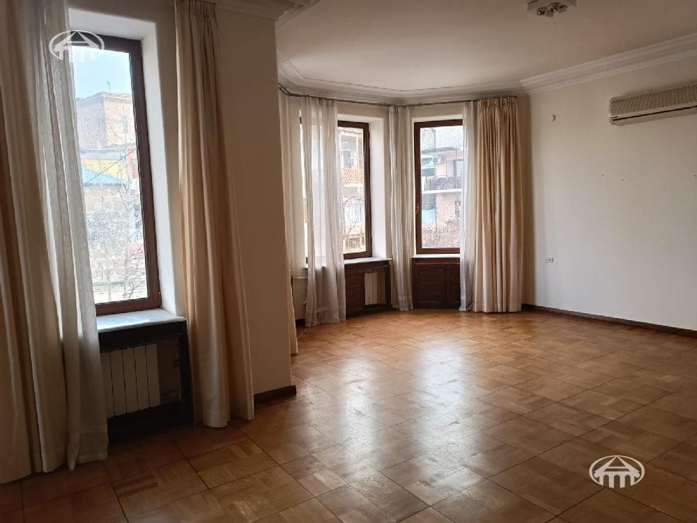 Mansion · 7 rooms · 517 m² · Kentron
