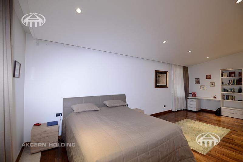 Mansion · 5 rooms · 777 m² · Avan