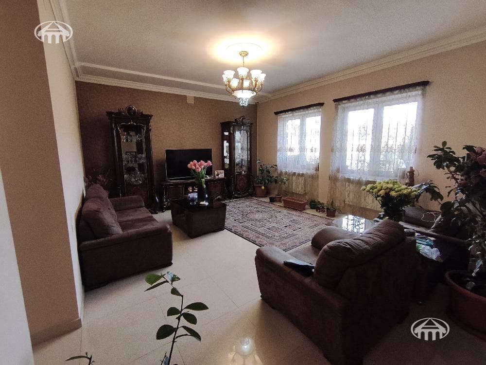 Особняк · 5 комн. · 299 м² · В.Птгни