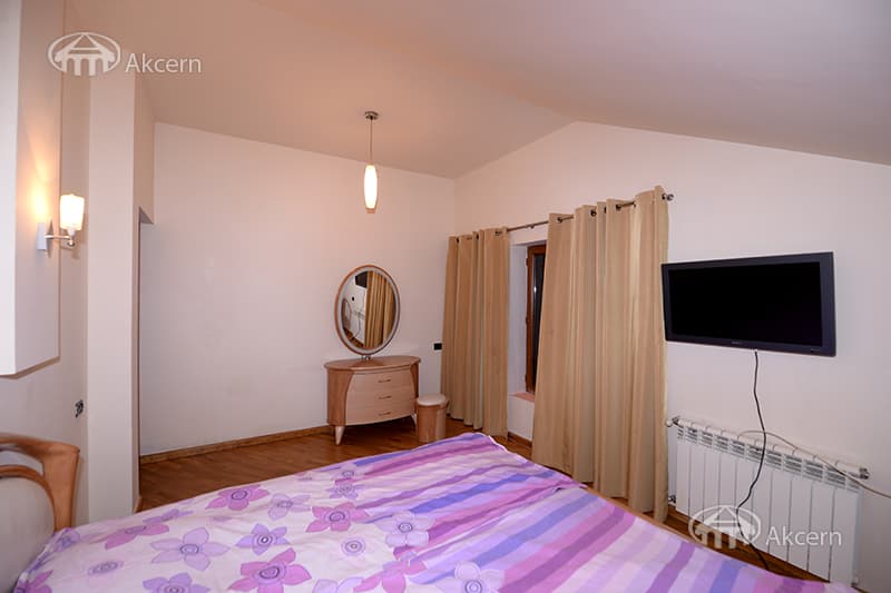 Hotel · 230 m² · Kentron