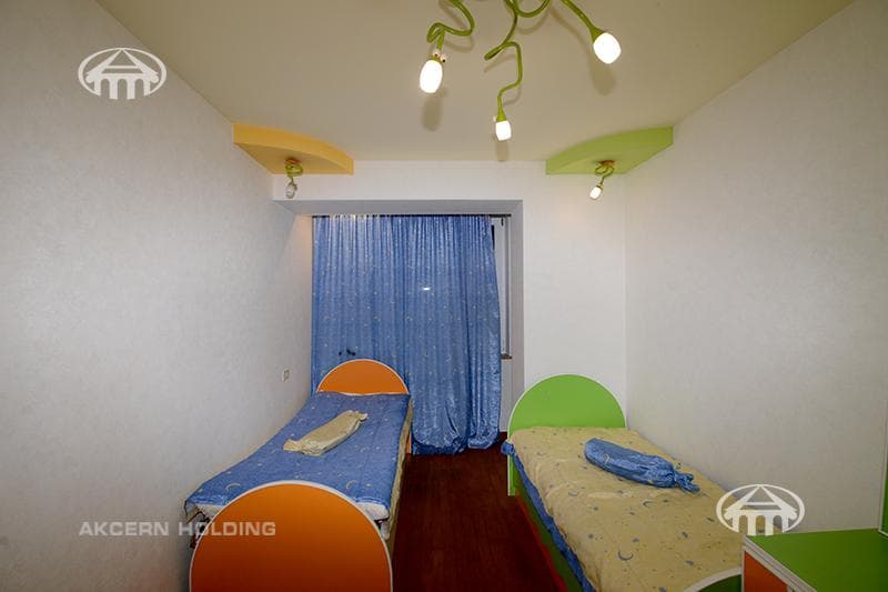 Квартира · 3 комн. · 90 м² · Кентрон