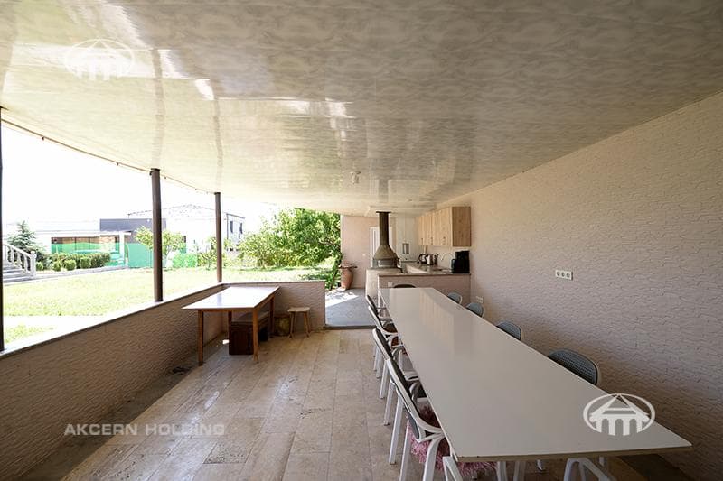 Mansion · 5 rooms · 330 m² · v. Arinj