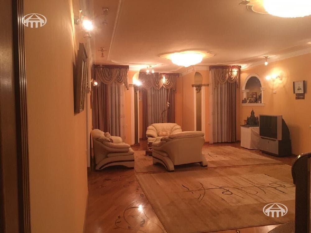 Mansion · 9 rooms · 590 m² · Arabkir