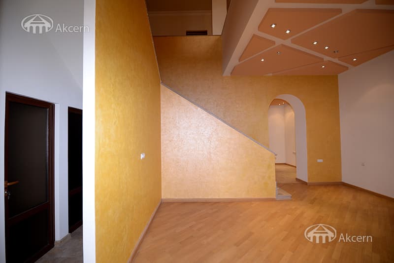 Office · 347 m² · Kentron