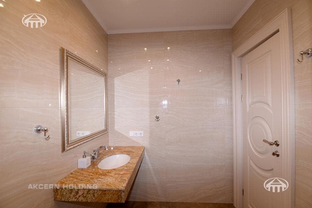 Apartment · 4 rooms · 176 m² · Kentron