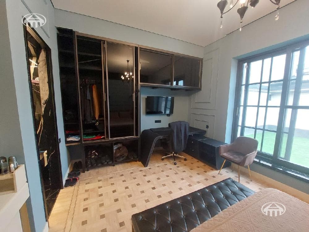 Особняк · 5 комн. · 370 м² · Аджапняк