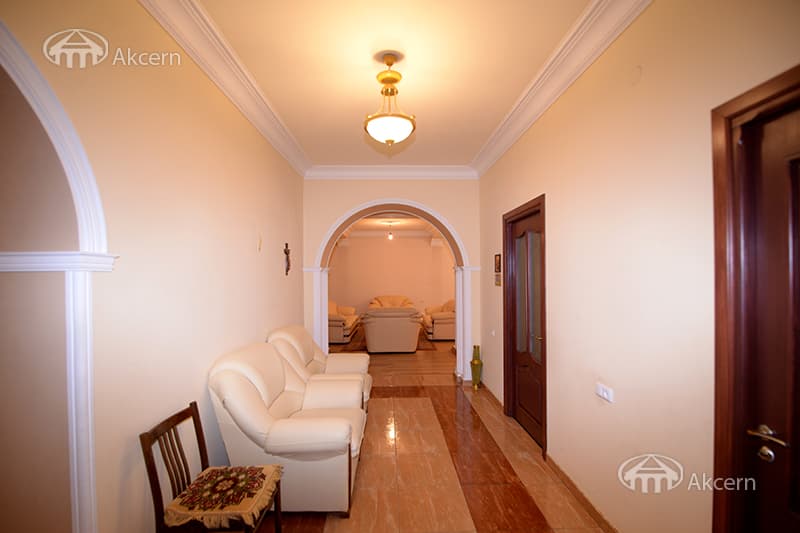 Квартира · 5 комн. · 251 м² · Арабкир