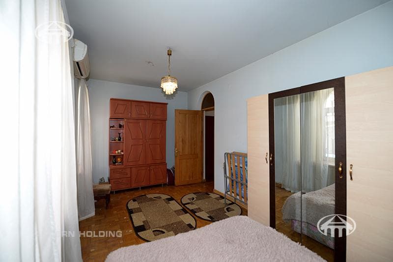 House · 5 rooms · 220 m² · Arabkir