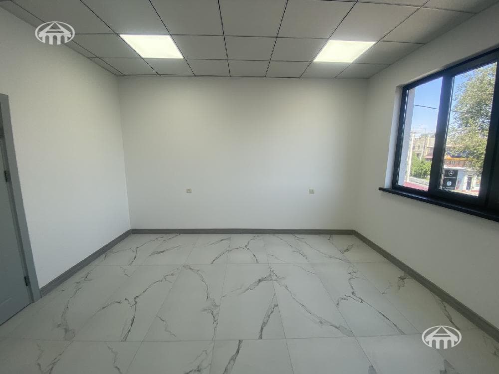 Գրասենյակ · 648 մ² · Աջափնյակ