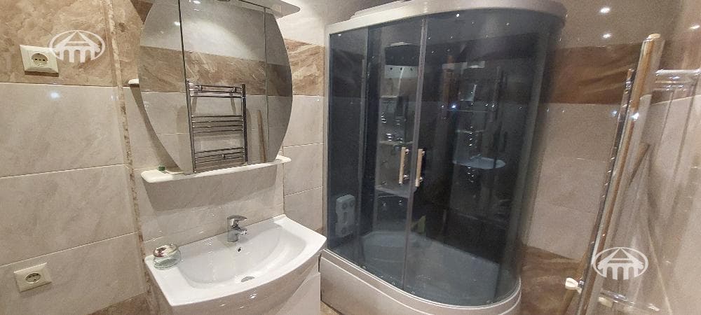 Apartment · 3 rooms · 84 m² · Kentron