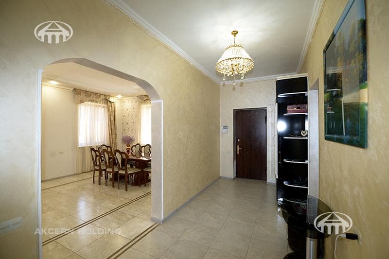 Mansion · 5 rooms · 330 m² · v. Arinj