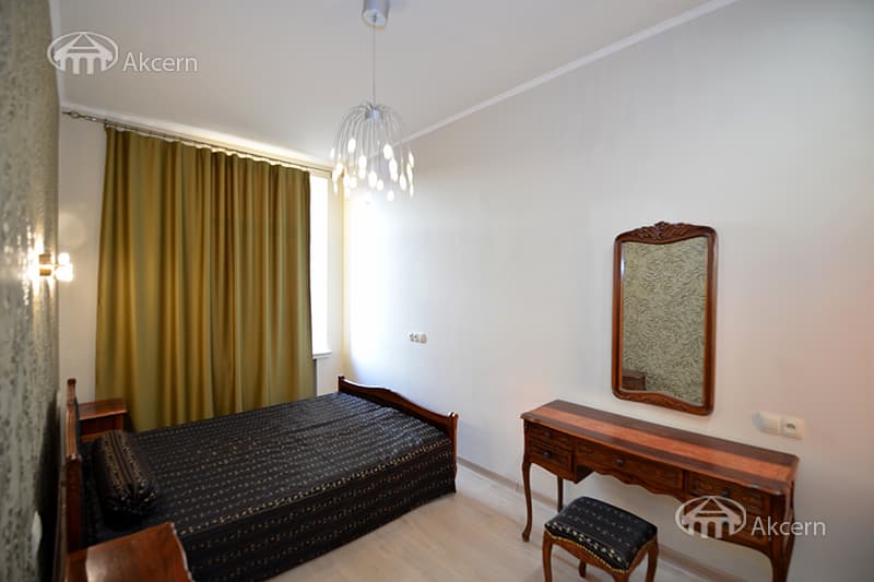 Apartment · 2 rooms · 70 m² · Kentron