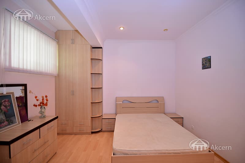 Квартира · 3 комн. · 140 м² · Арабкир