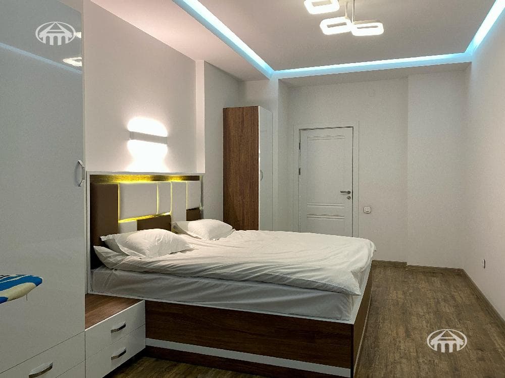 Apartment · 2 rooms · 91 m² · Kentron