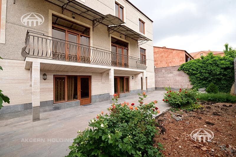 Особняк · 9 комн. · 650 м² · Аджапняк