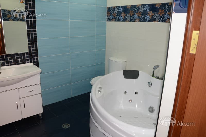 Дом · 4 комн. · 279 м² · Кентрон