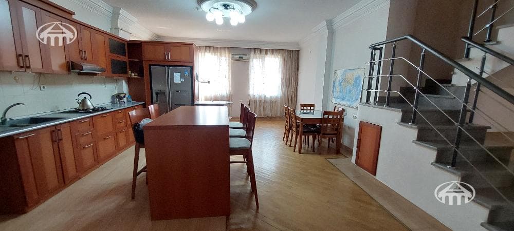 Բնակարան · 4 սեն. · 184 մ² · Կենտրոն
