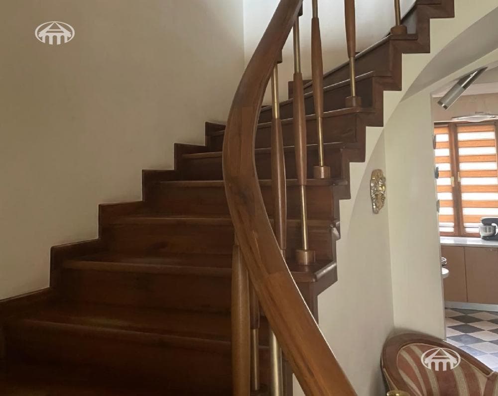 Apartment · 6 rooms · 213 m² · Kentron