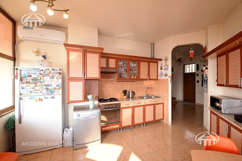 Mansion · 9 rooms · 560 m² · Kentron