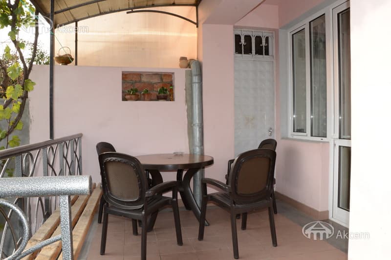 House · 6 rooms · 250 m² · Arabkir