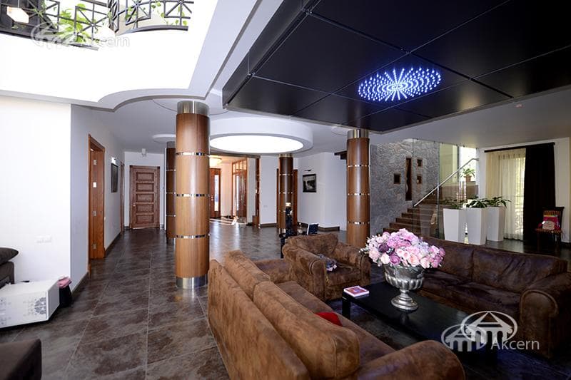 Mansion · 5 rooms · 1,014 m² · Vahagni