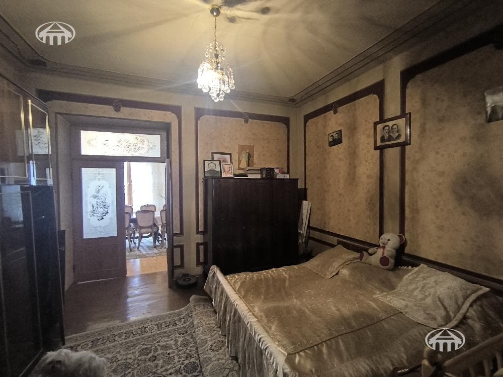 Дом · 6 комн. · 376 м² · Аван