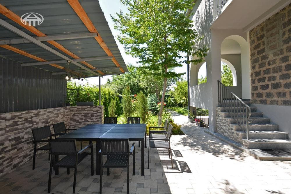 Особняк · 4 комн. · 272 м² · Птгни