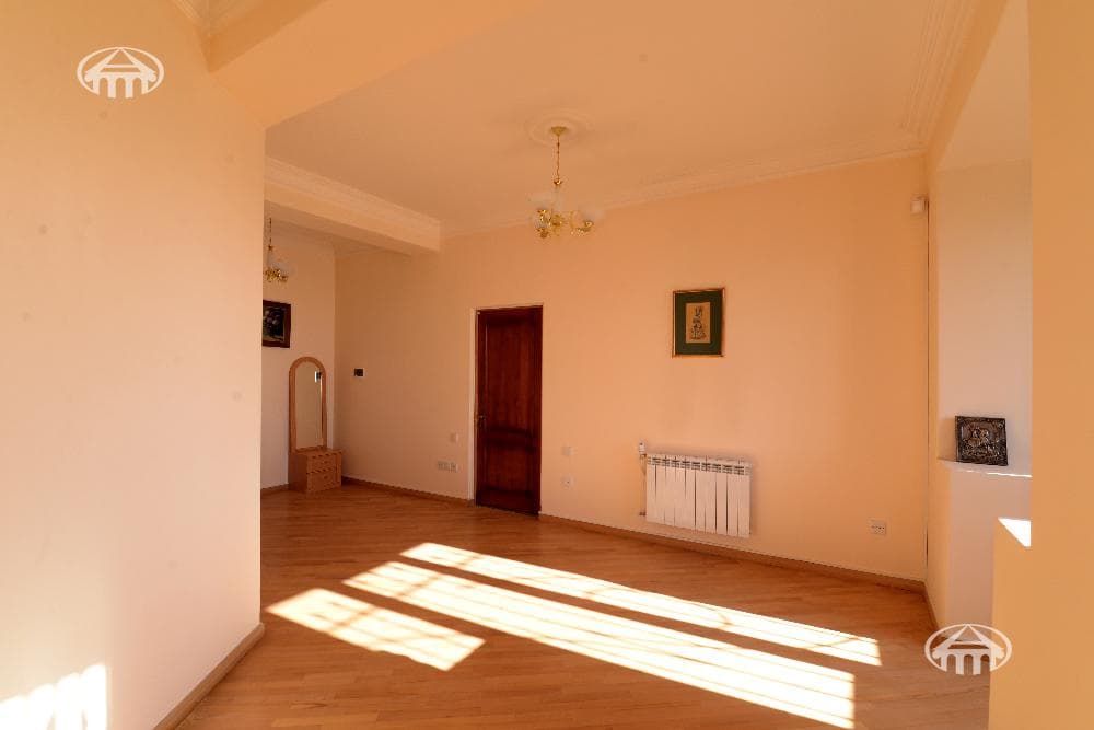 Особняк · 6 комн. · 366 м² · Канакер-Зейтун