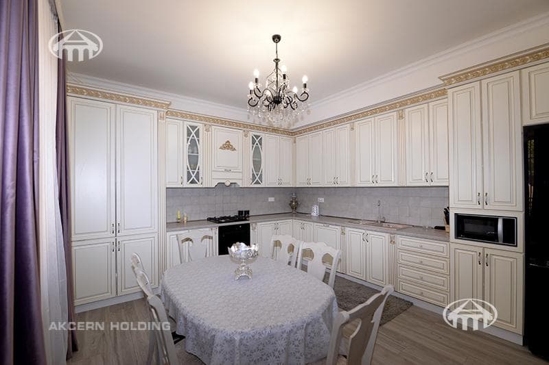 Mansion · 5 rooms · 290 m² · Avan