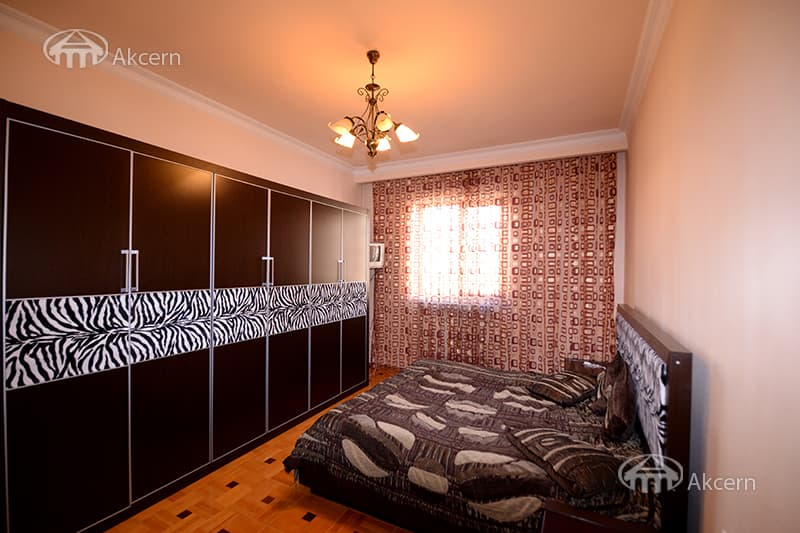House · 7 rooms · 460 m² · Kentron