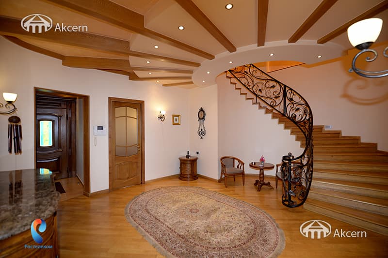 House · 6 rooms · 280 m² · Arabkir