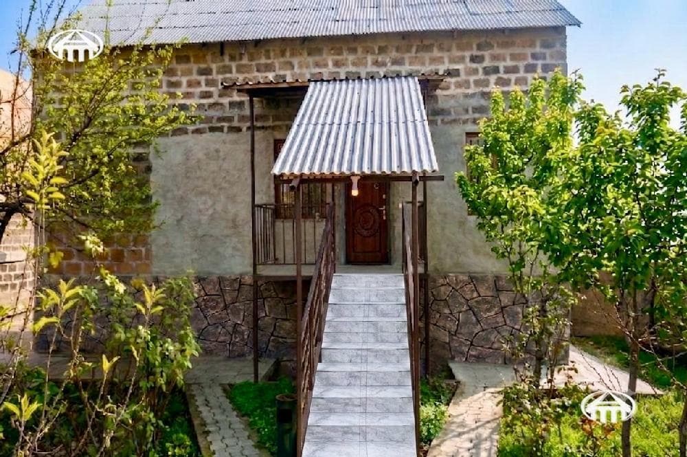 Особняк · 2 комн. · 186 м² · Джрвеж