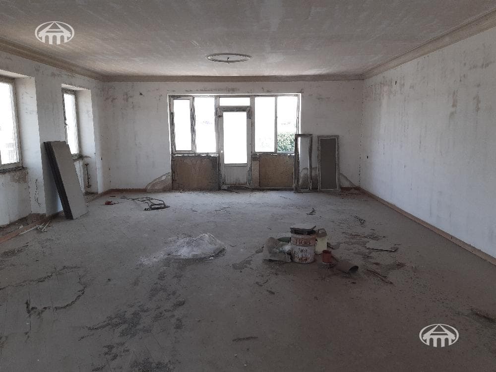 House · 5 rooms · 573 m² · Erebuni