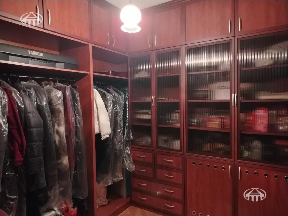 Особняк · 9 комн. · 272 м² · Эребуни