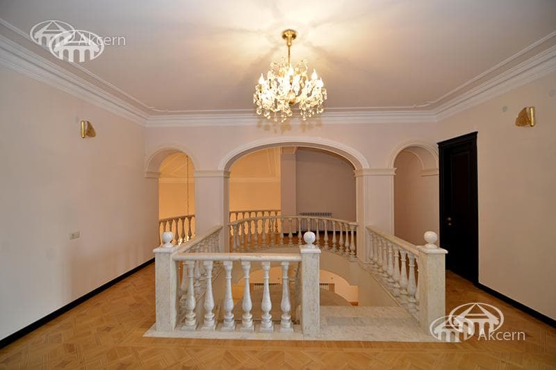 Особняк · 5 комн. · 740 м² · с. Ариндж