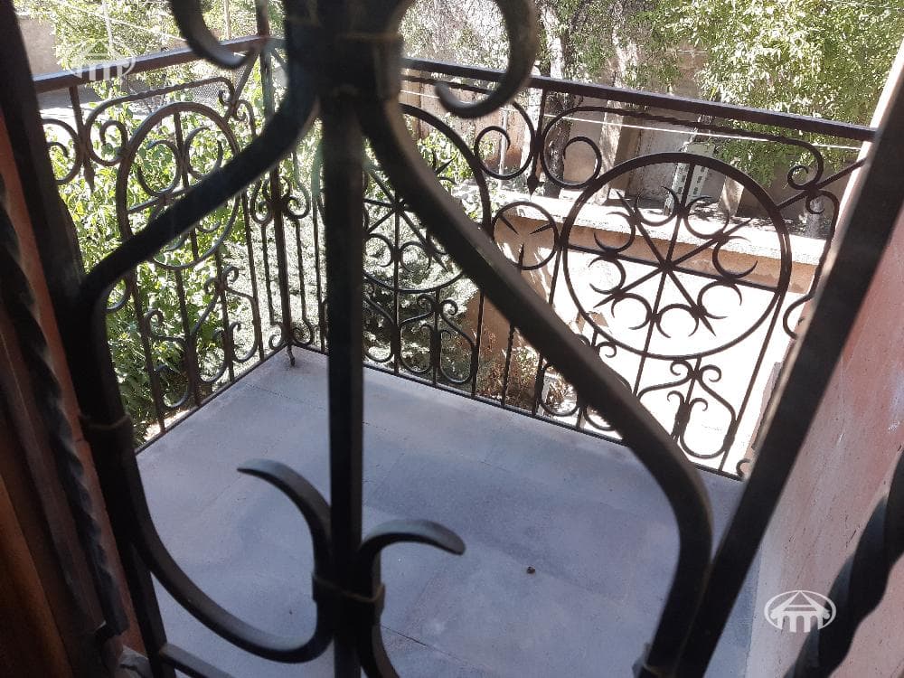 House · 7 rooms · 774 m² · Kanaker-Zeytun