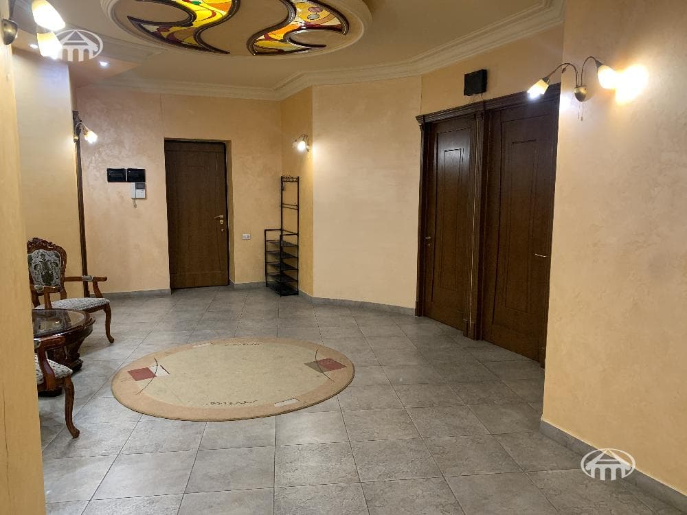 Apartment · 4 rooms · 192 m² · Kentron