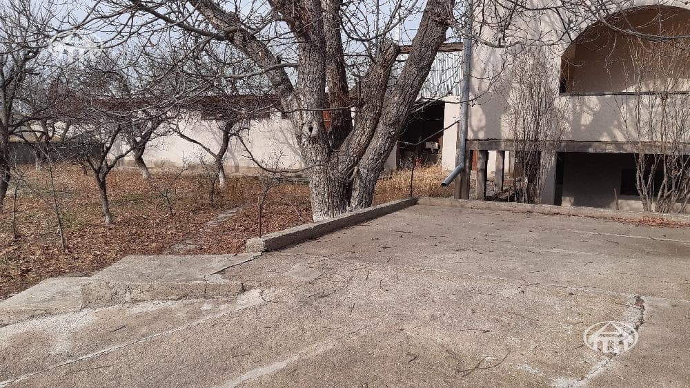 Mansion · 9 rooms · 1,117 m² · Arzni