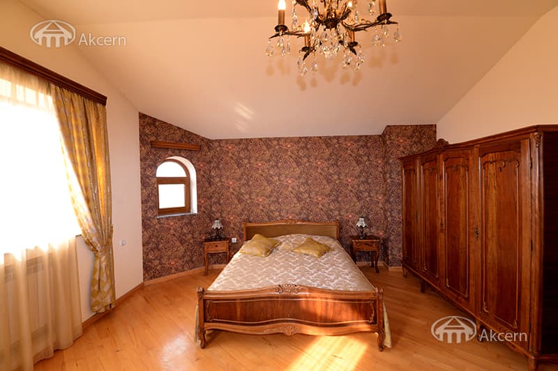 Առանձնատուն · 6 սեն. · 532 մ² · Զովունի