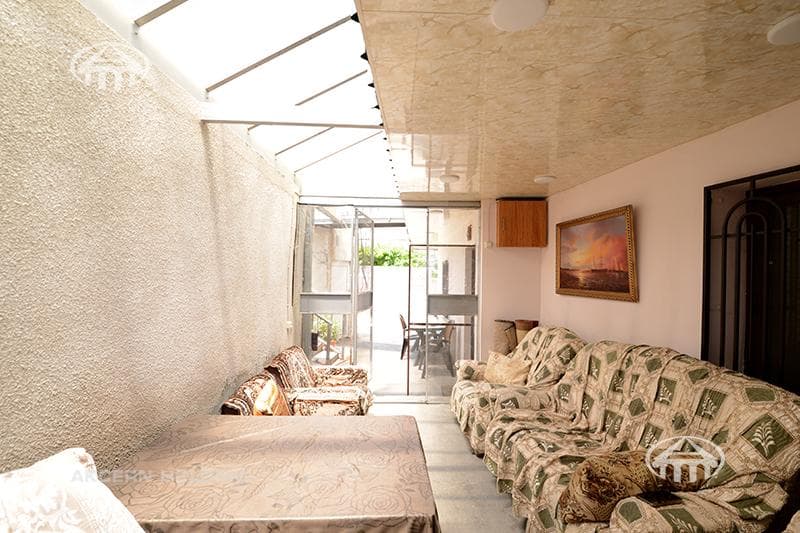 House · 5 rooms · 162 m² · Kentron