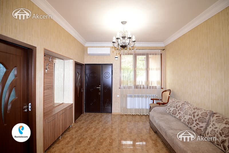 House · 4 rooms · 177 m² · Kentron