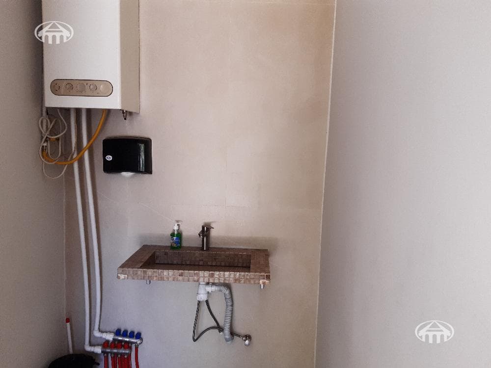 Ресторан · 590 м² · Джрвеж