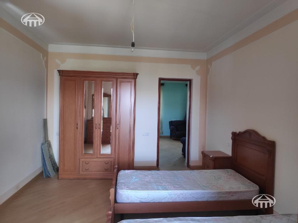 Mansion · 5 rooms · 300 m² · Arinj