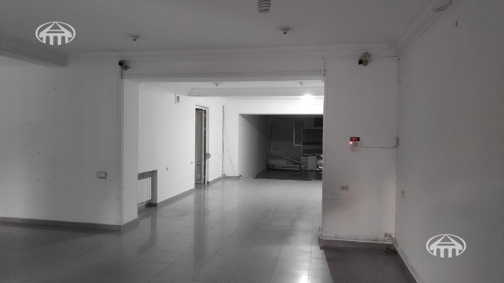 Retail · 200 m² · Kentron